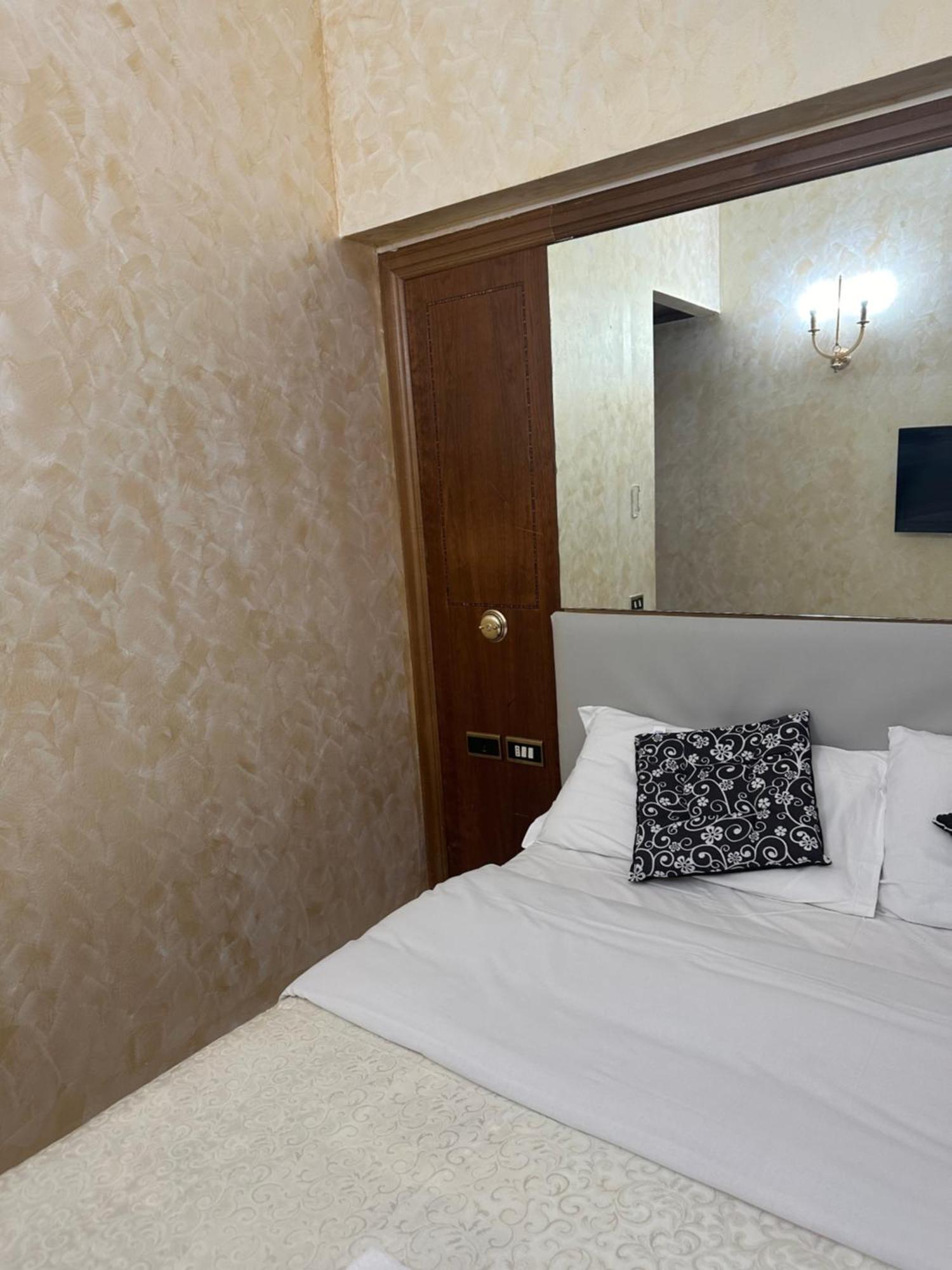 Termini Sunlight House Hotel Rome Exterior photo